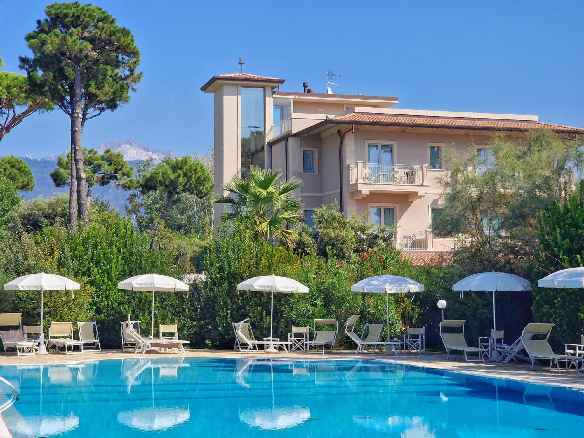 Hotel Villa Elsa Marina di Massa Dış mekan fotoğraf